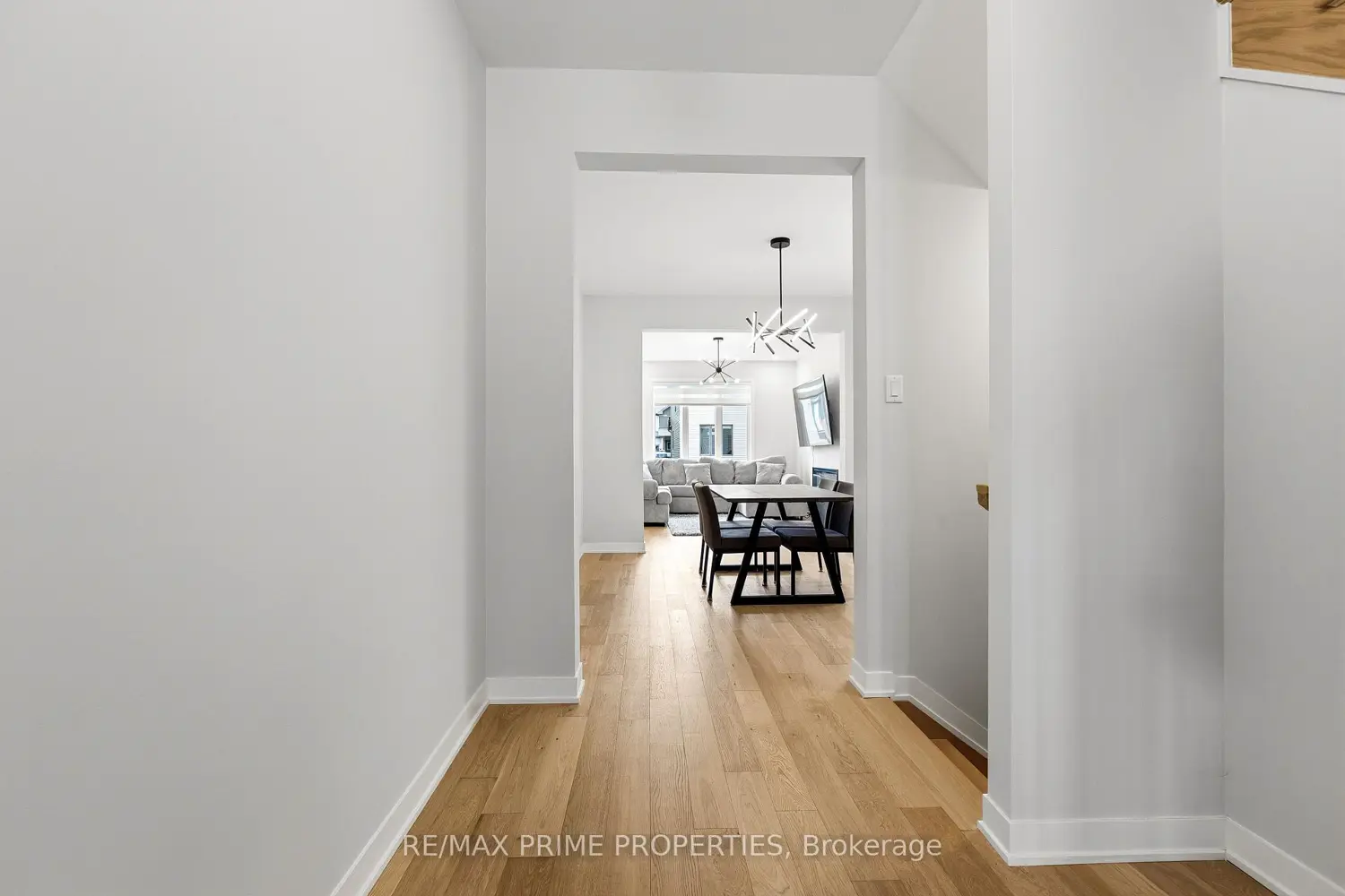 222 Douglas Hardie Street photo 3
