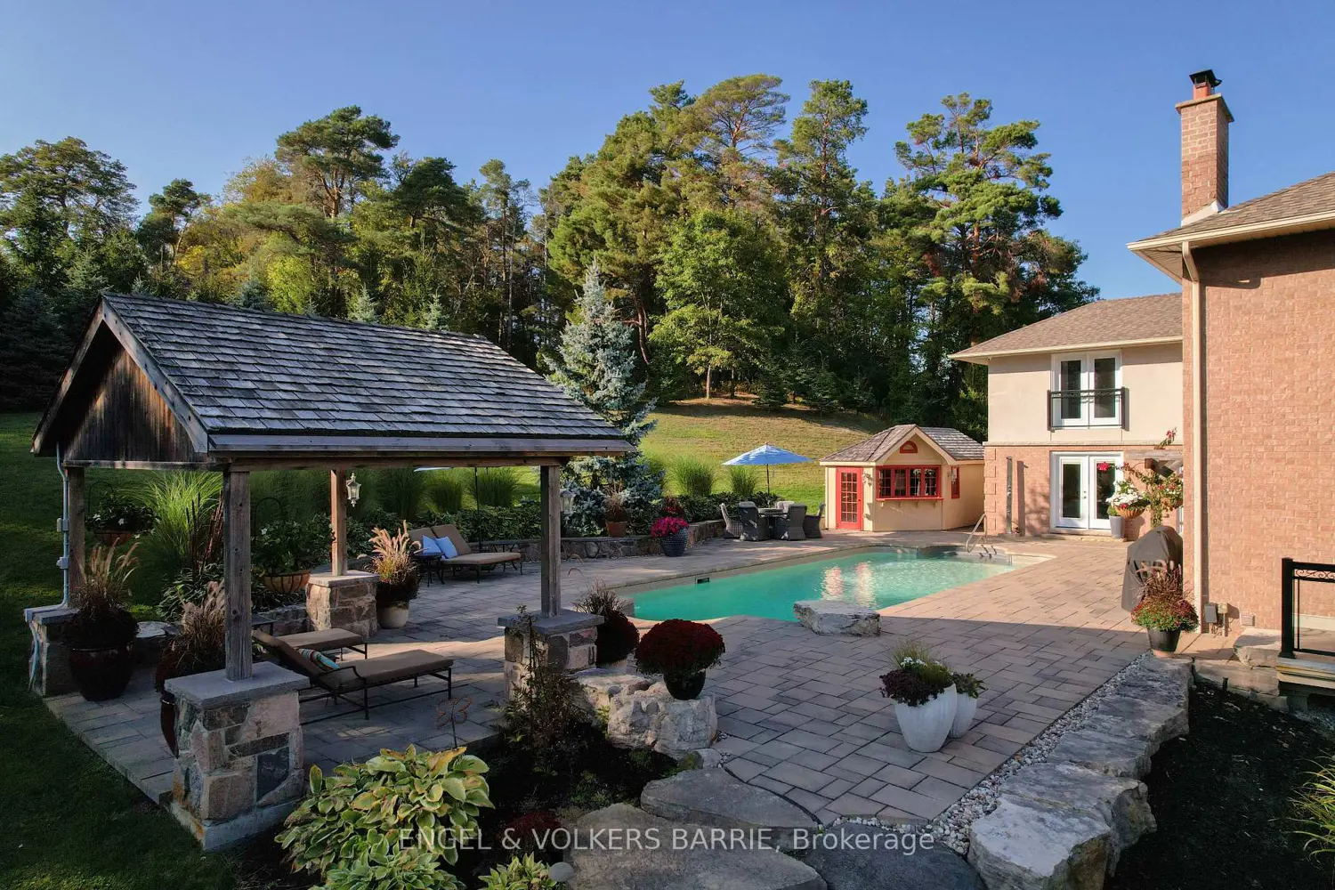 419 Goodwood Road photo 3