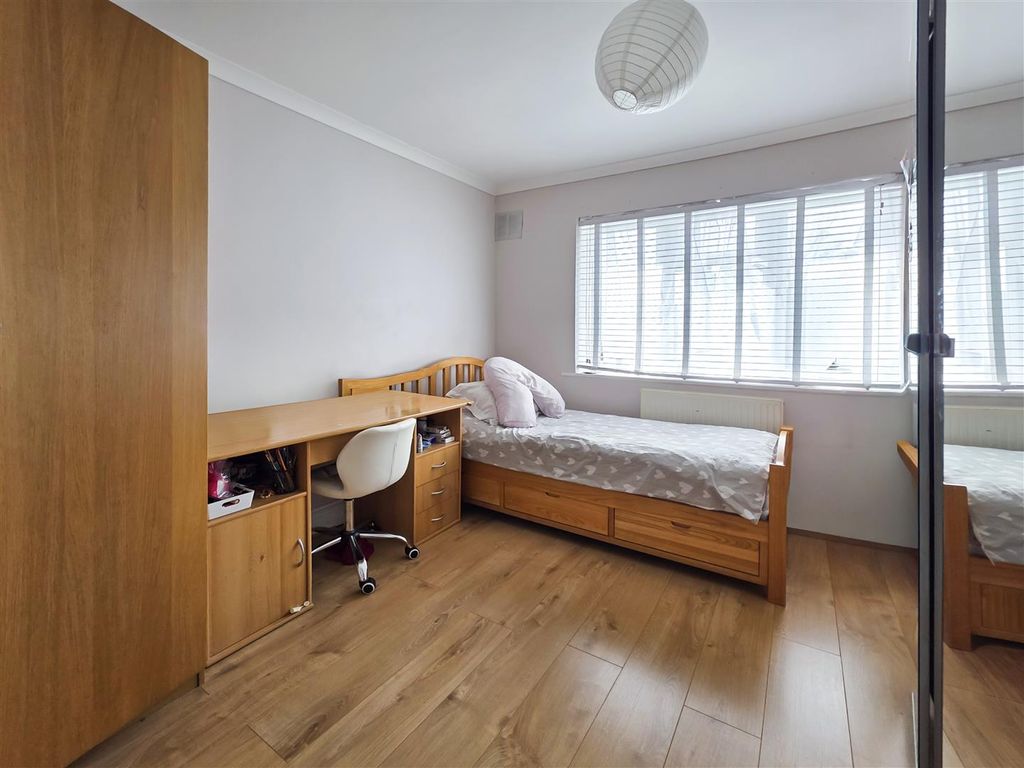 Additional image 21 of 4 bed semi-detached house for saleGledwood Gardens, Hayes UB4