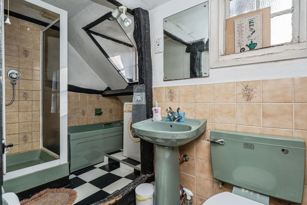 Additional image 10 of 2 bed flat for salePetworth Road, Haslemere, Surrey GU27