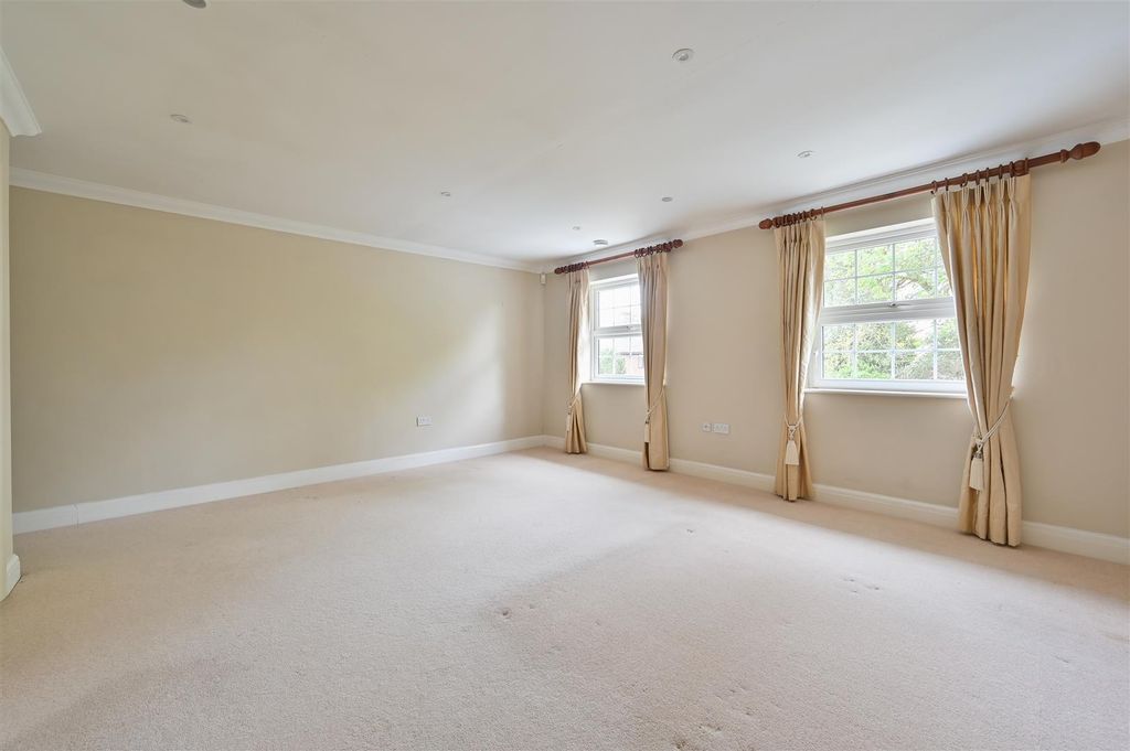 Additional image 11 of 6 bed property for saleRedbourn Lane, Harpenden AL5