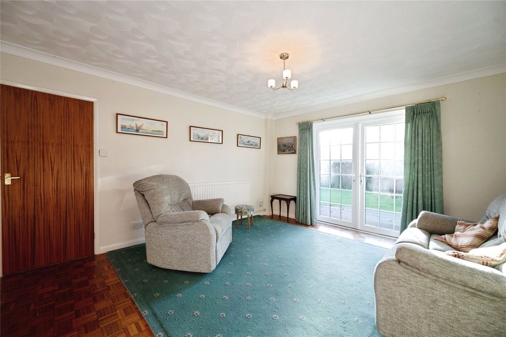Additional image 8 of 4 bed detached house for saleMarine Walk, Hayling Island, Hampshire PO11