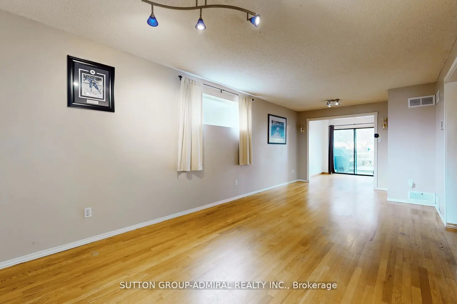 93 Patrice Crescent photo 4