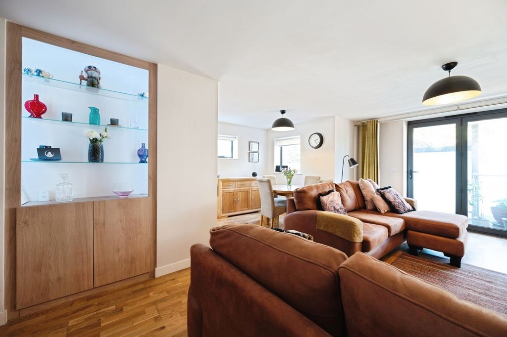 Additional image 5 of 2 bed flat for saleChannel House, 386 Sea Front, Hayling Island, Hampshire PO11