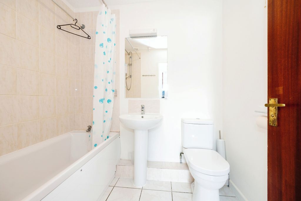Additional image 10 of 2 bed flat for saleRegatta Court, 182 Southwood Road, Hayling Island, Hampshire PO11