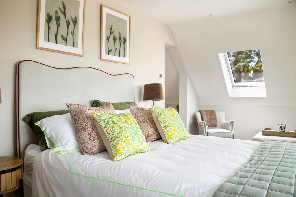 Additional image 6 of 2 bed flat for saleHaslemere Heights, Hill Road, Haslemere, Surrey GU27
