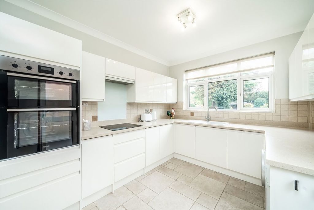 Additional image 2 of 4 bed semi-detached house for saleBath Road, Hounslow TW3