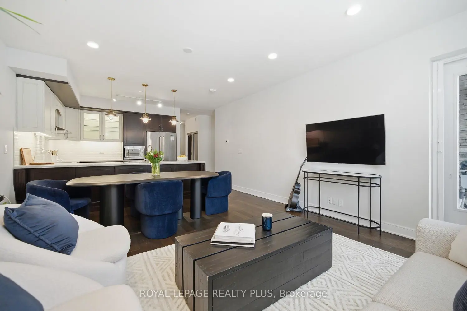 1575 Lakeshore Road 117