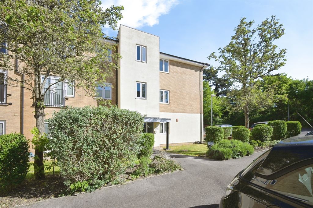 Additional image 14 of 2 bed flat for saleWaterfall Close, Hoddesdon EN11
