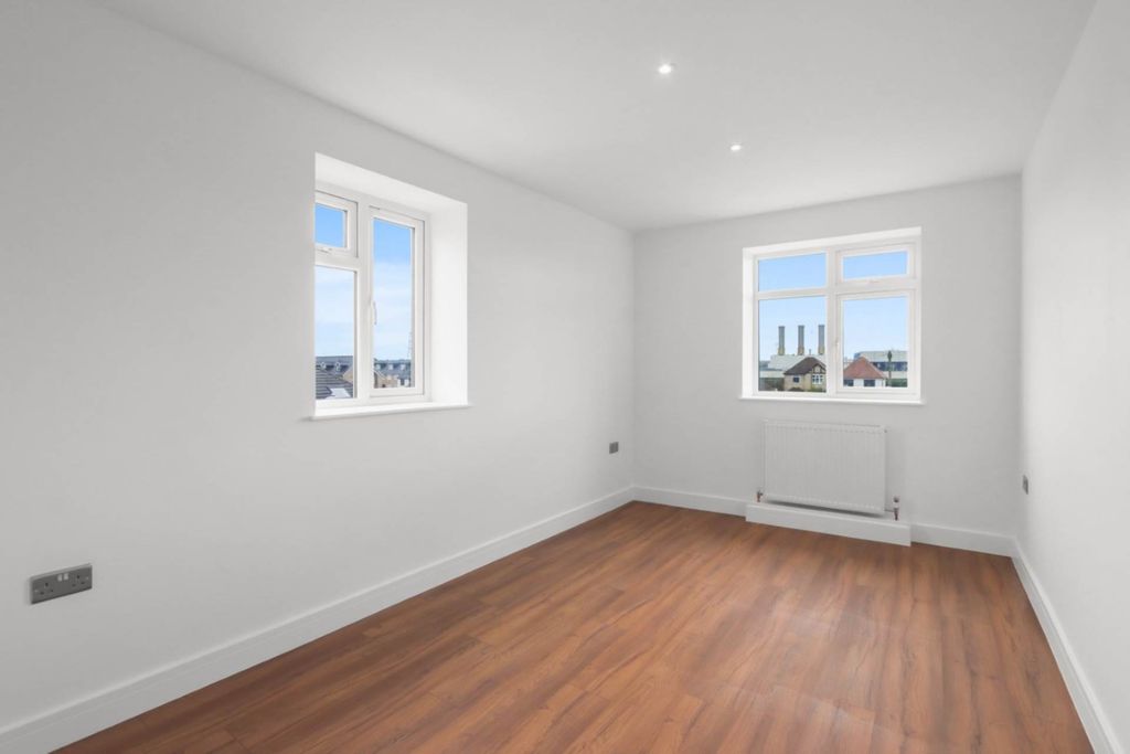 Additional image 2 of 1 bed flat for saleRye Road, Rye Park, Hoddesdon EN11