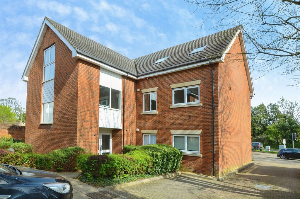 Additional image 10 of 2 bed flat for saleRoundwood Lane, Harpenden AL5