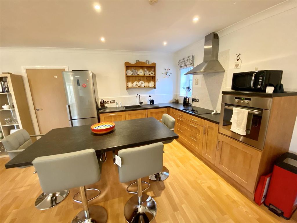 Additional image 7 of 2 bed flat for saleAlmond Court, Northowram, Halifax HX3