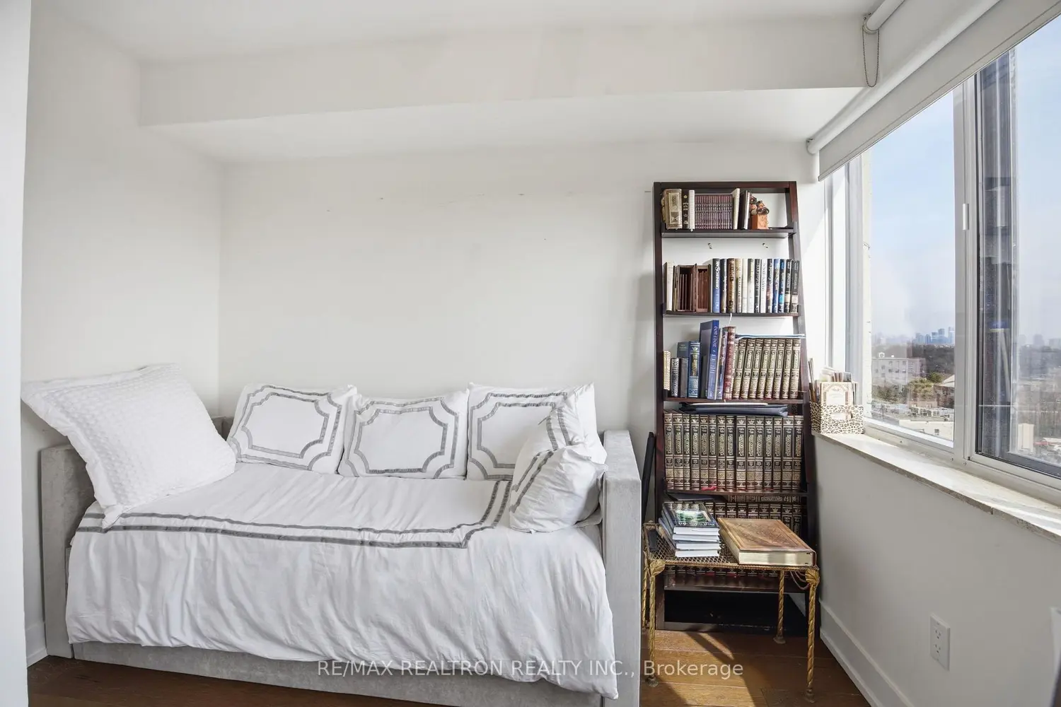 Additional image 6 of 3000 Bathurst Street 908