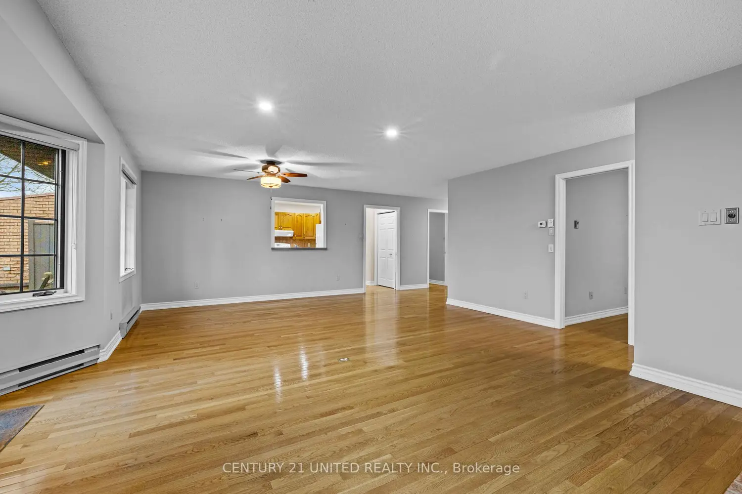 660 Whitaker Street 3 photo 2