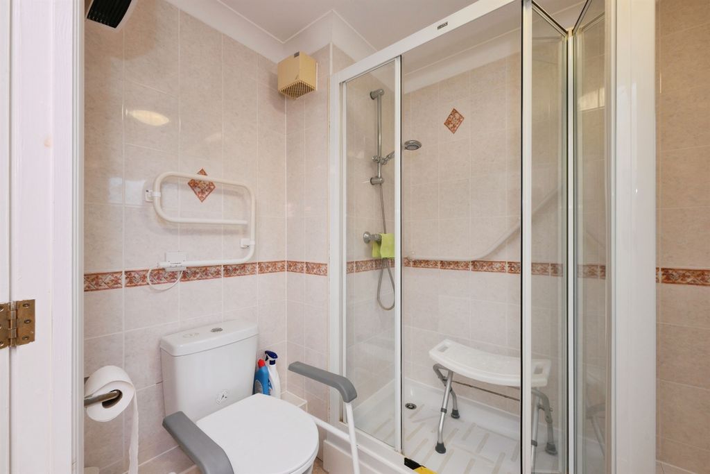 Additional image 9 of 2 bed flat for saleBrocket Road, Hoddesdon EN11