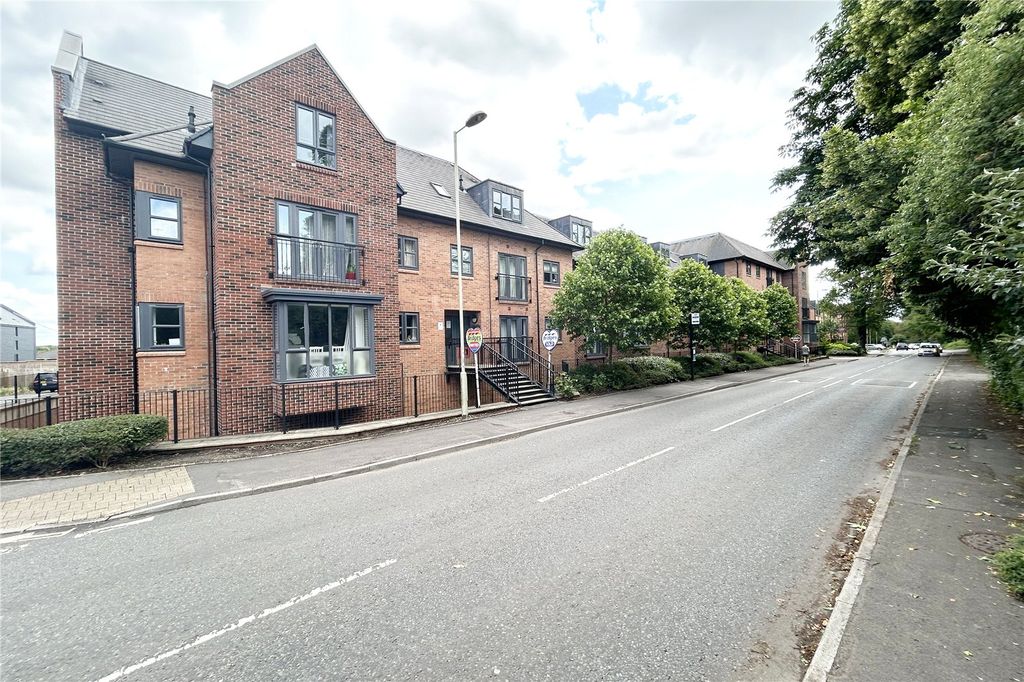Additional image 11 of 2 bed flat for saleCarter Court, Hook, Hampshire RG27