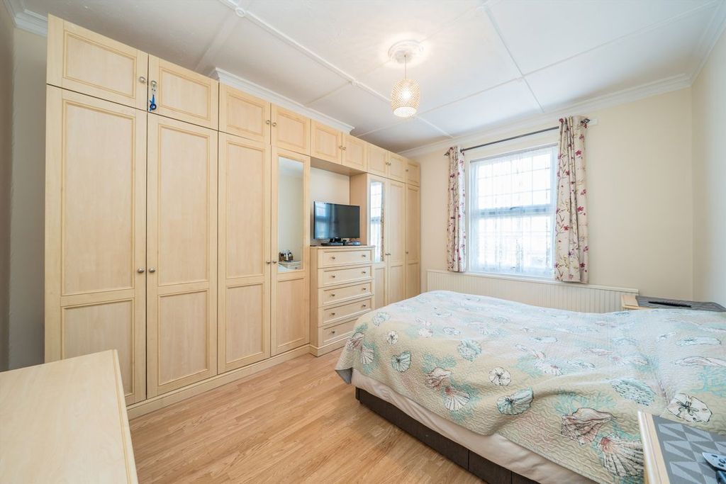 Additional image 5 of 4 bed semi-detached house for saleBath Road, Hounslow TW3