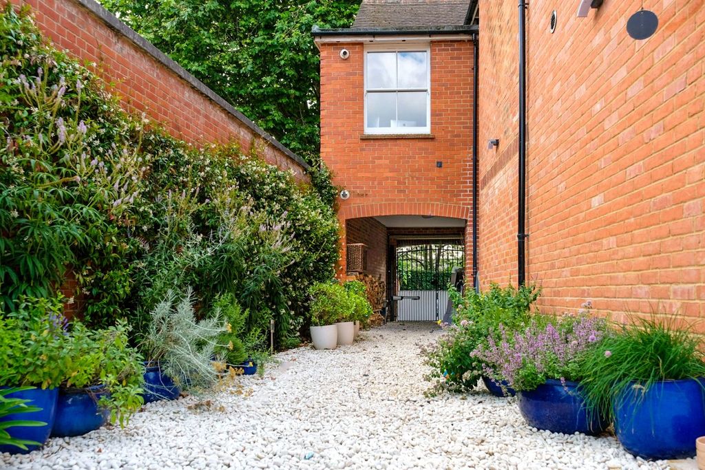 Additional image 16 of 4 bed detached house for saleNorman Avenue, Henley-On-Thames, Oxfordshire RG9