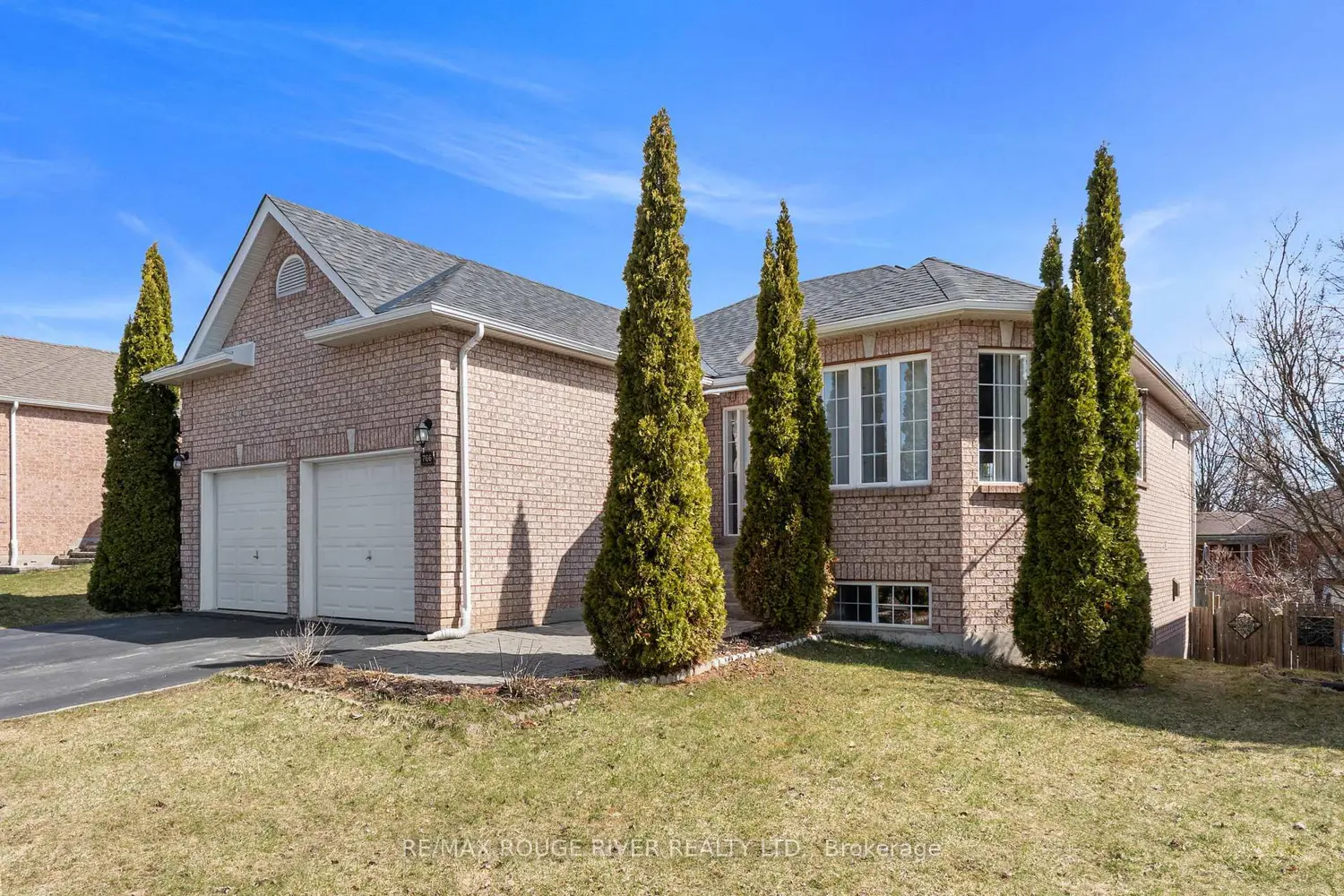 766 Munson Crescent photo 2