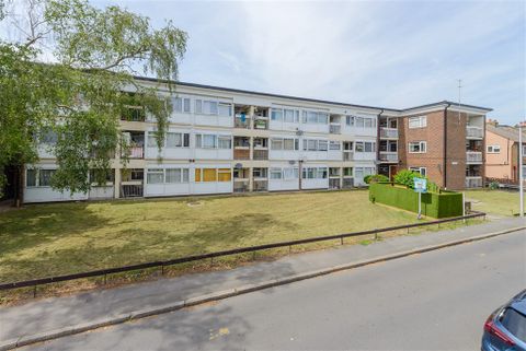 Prospect Road, Woodford Green, Essex IG8, Studio for sale