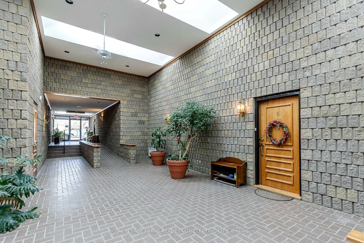 685 Whitaker Street 6 photo 5