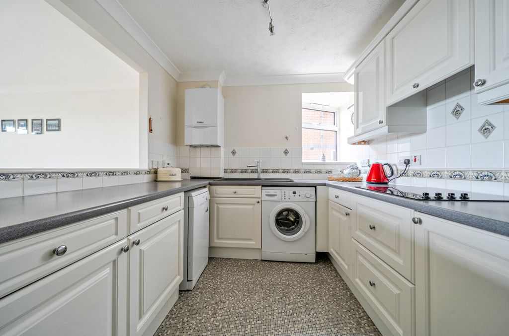 Additional image 3 of 3 bed flat for saleSea Front, Hayling Island, Hampshire PO11