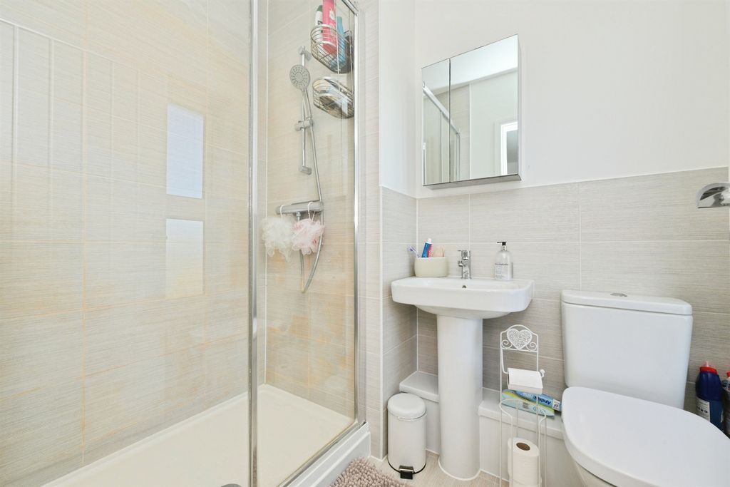 Additional image 5 of 2 bed flat for saleMoye Close, Hoddesdon EN11