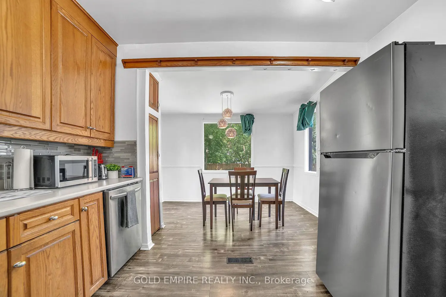 60 Eastman Avenue photo 3