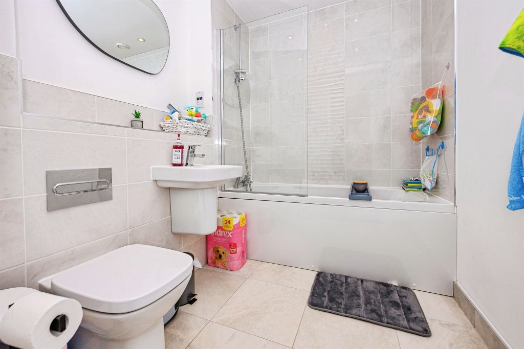 Additional image 9 of 2 bed flat for saleFrogmore Road, Hemel Hempstead HP3