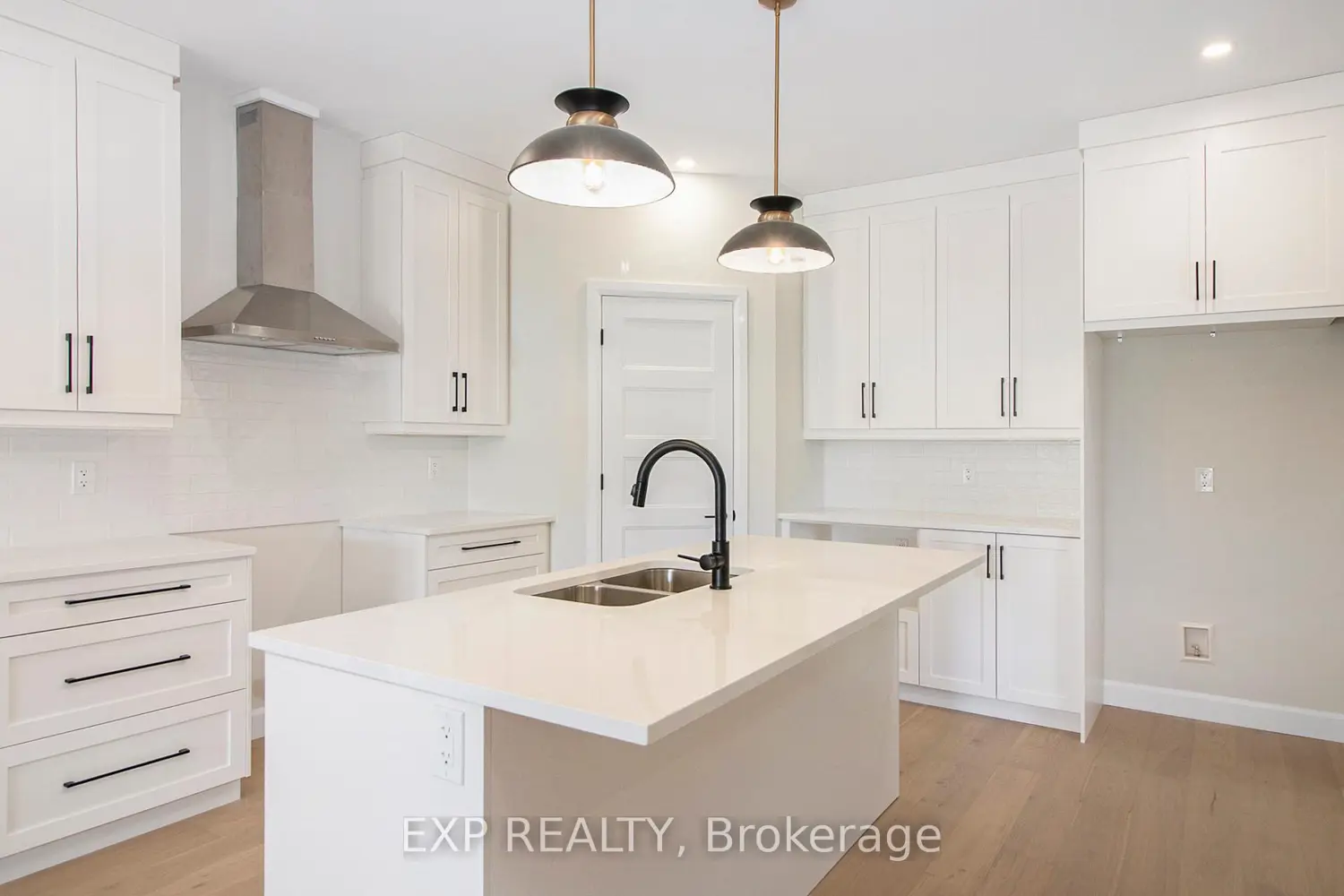 775 Lacroix Road photo 3