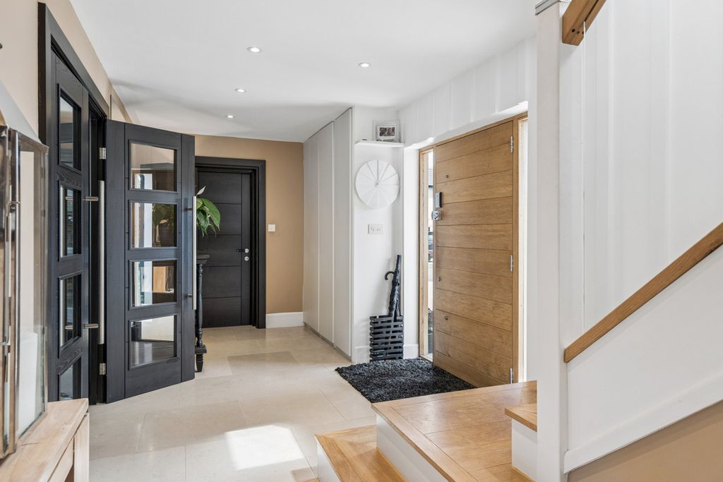 Additional image 3 of 4 bed detached house for saleSt. Davids Close, Hemel Hempstead HP3