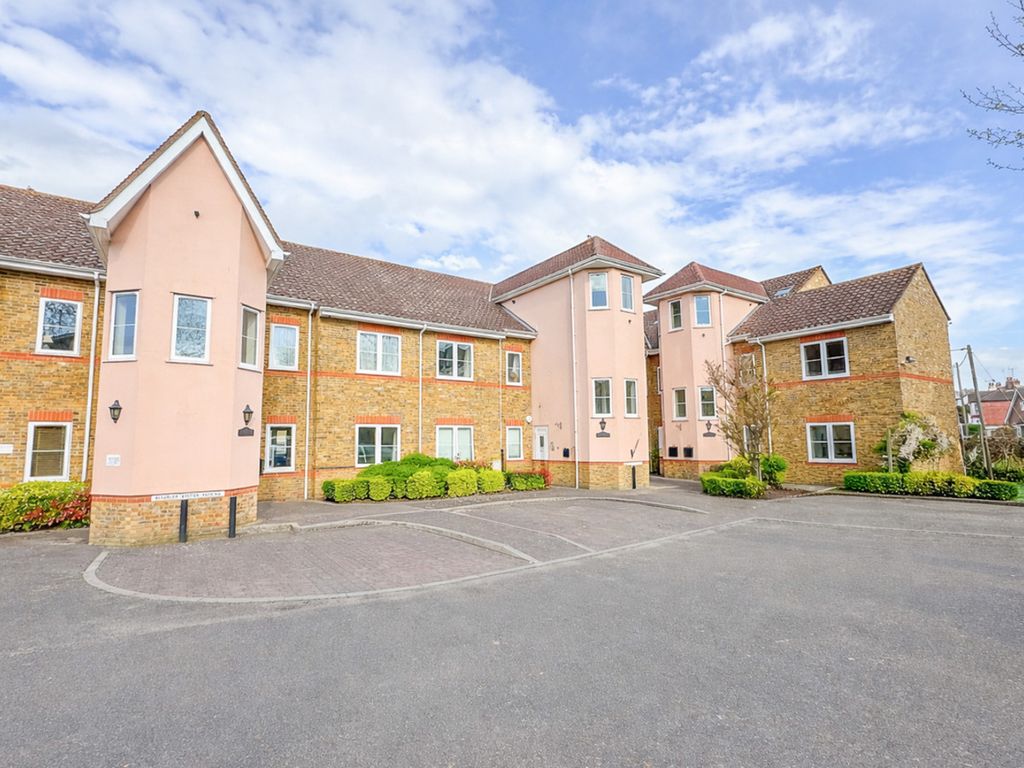 2 bed flat for saleClayswell Court, Station Approach, Hockley SS5