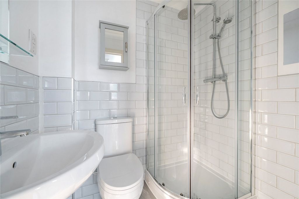Additional image 16 of 5 bed semi-detached house for saleKingsbridge End, Hook, Hampshire RG27