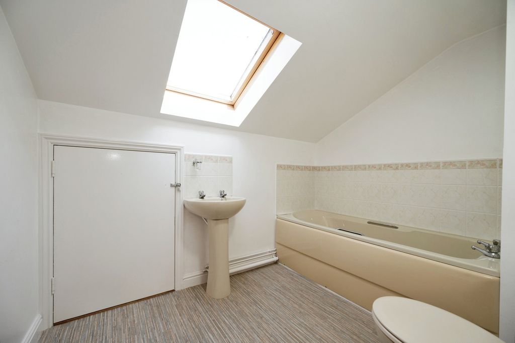 Additional image 10 of 2 bed flat for saleSouthwood Road, Hayling Island, Hampshire PO11