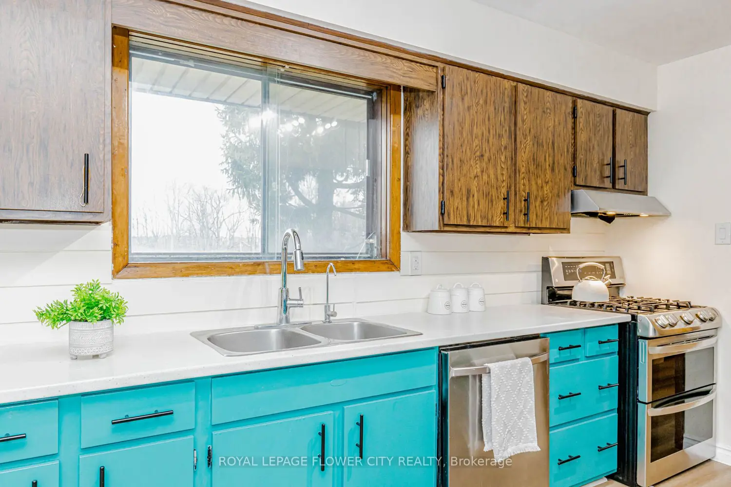 1421 Fanshawe Park Road photo 2