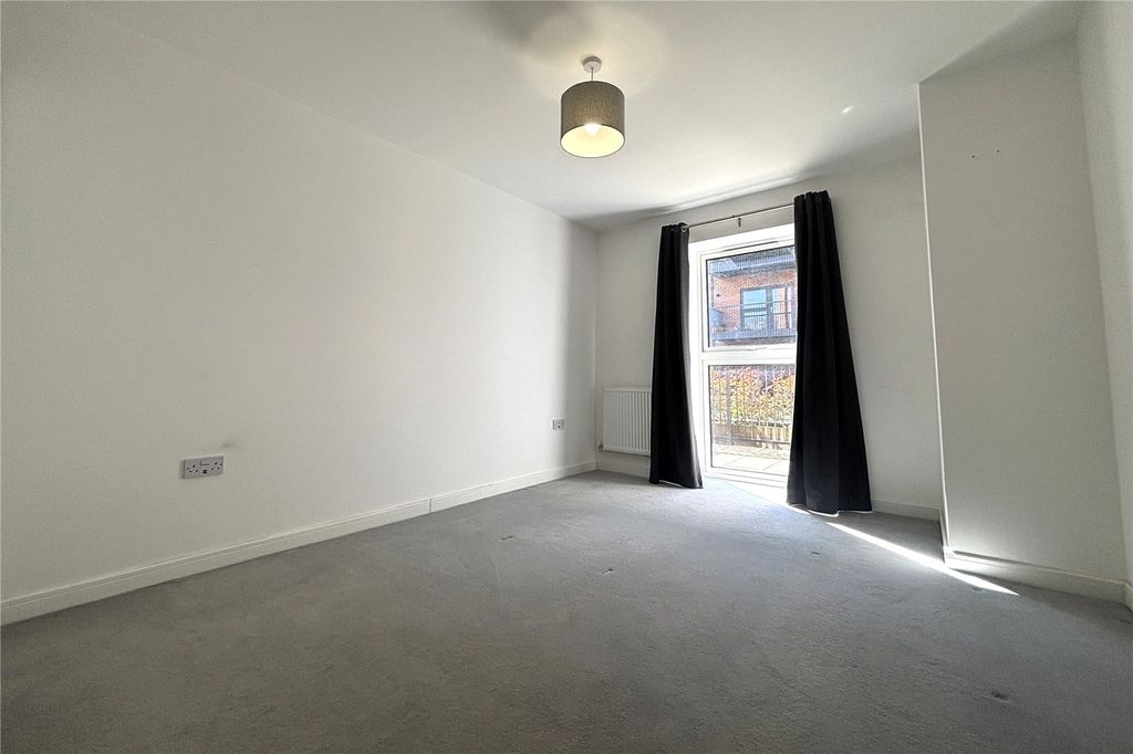 Additional image 3 of 1 bed flat for saleStation Road, Hook, Hampshire RG27