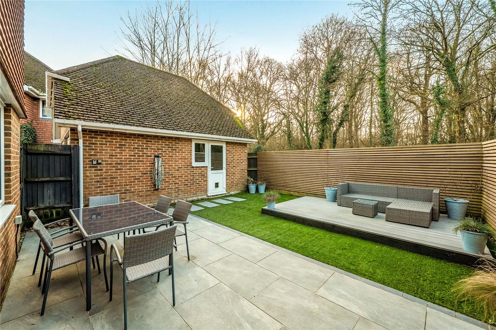 Additional image 11 of 5 bed semi-detached house for saleKingsbridge End, Hook, Hampshire RG27