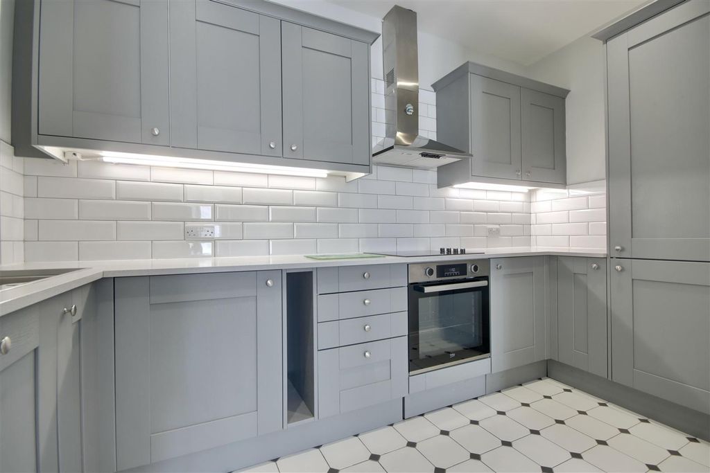 Additional image 2 of 2 bed flat for saleEast Street, Havant PO9