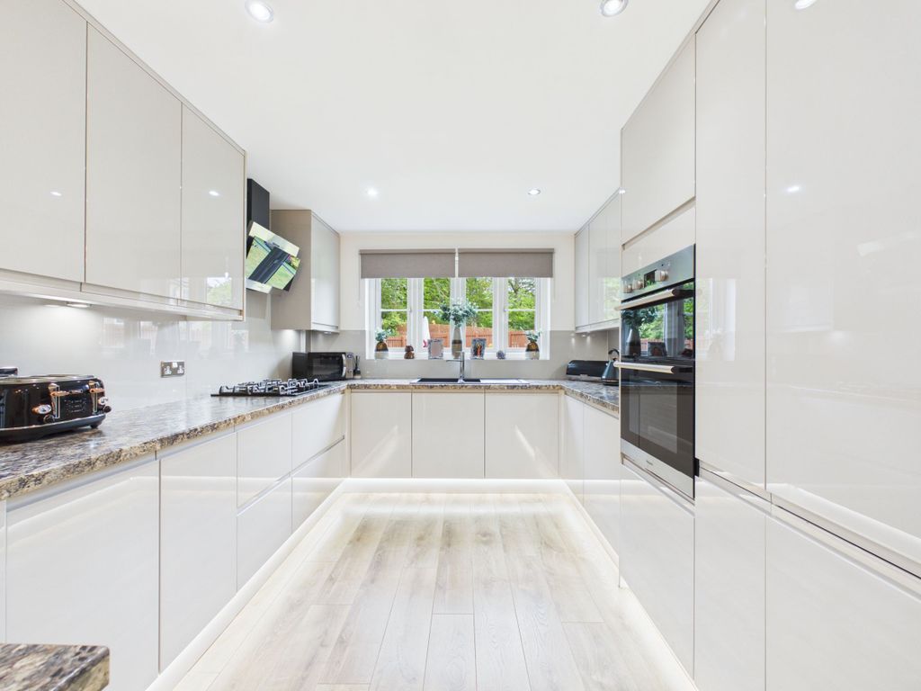 5 bed detached house for salePhilips Wynd, Hamilton ML3 photo 4