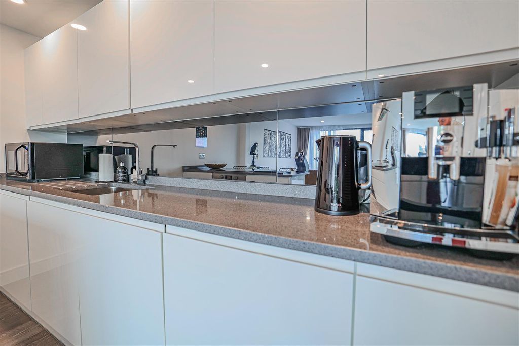 Additional image 7 of 3 bed flat for saleWaterhouse Street, Hemel Hempstead HP1