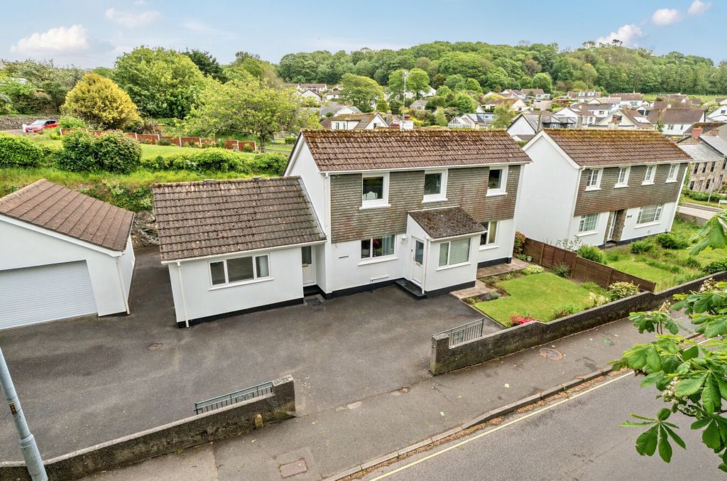 4 bed detached house for salePenventon View, Helston, Cornwall TR13