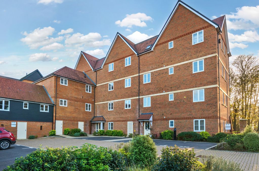 Additional image 18 of 2 bed flat for saleAspen Road, High Wycombe, Buckinghamshire HP10
