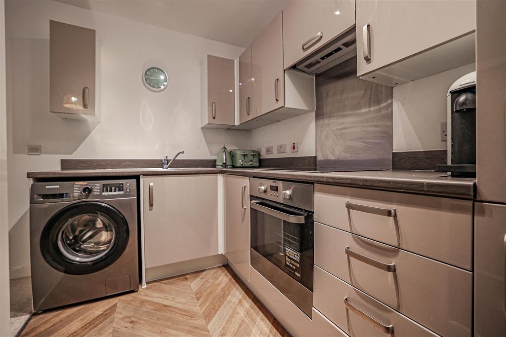 Additional image 6 of 2 bed flat for saleFrogmore Road, Hemel Hempstead HP3