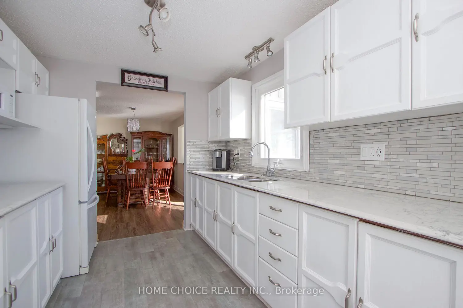 87 Bluffs Road photo 2