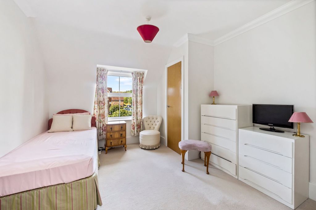 Additional image 11 of 2 bed flat for saleDurrants Drive, Faygate RH12