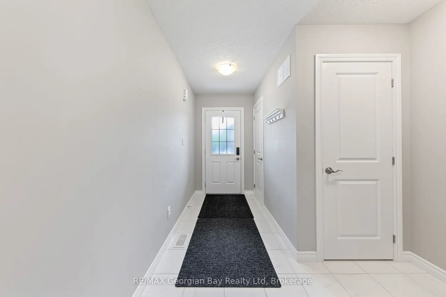 964 Wright Drive photo 2
