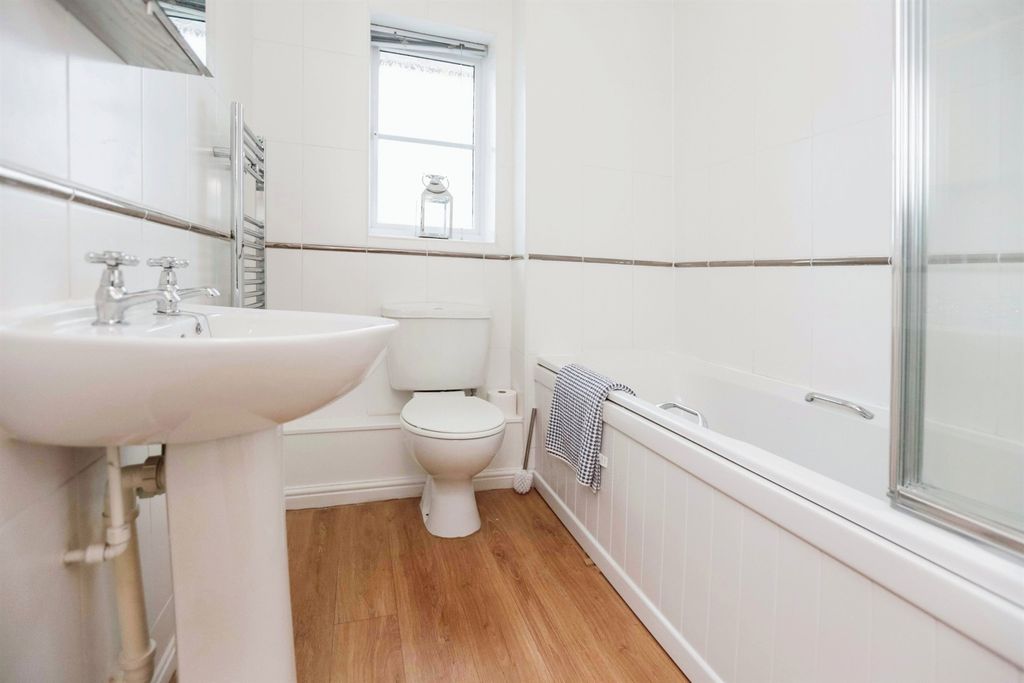Additional image 6 of 2 bed flat for saleCavalier Drive, Halesowen B63