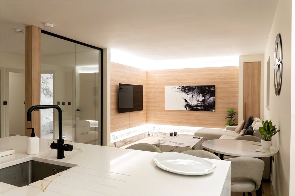 Additional image 2 of 2 bed flat for saleEvans Wharf, Hemel Hempstead, Hertfordshire HP3