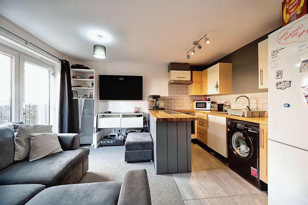 2 bed flat for saleLittle Hackets, Havant PO9