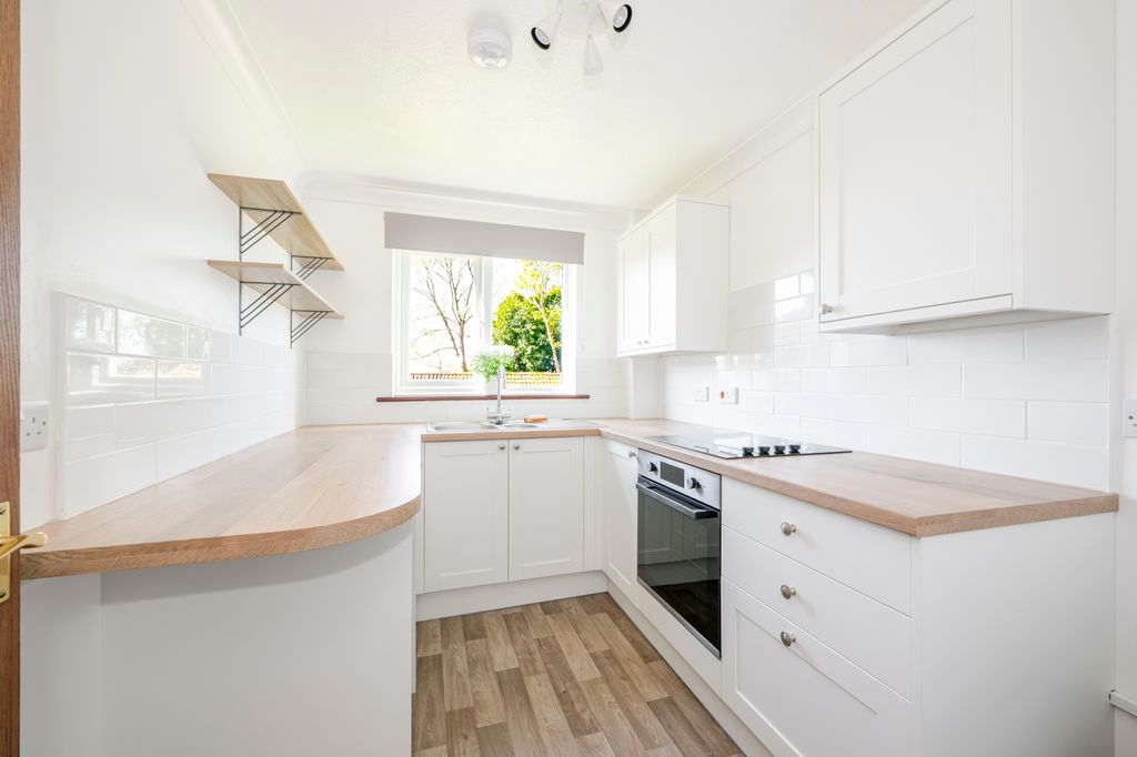 1 bed flat for saleStation Road, Heathfield TN21 photo 3